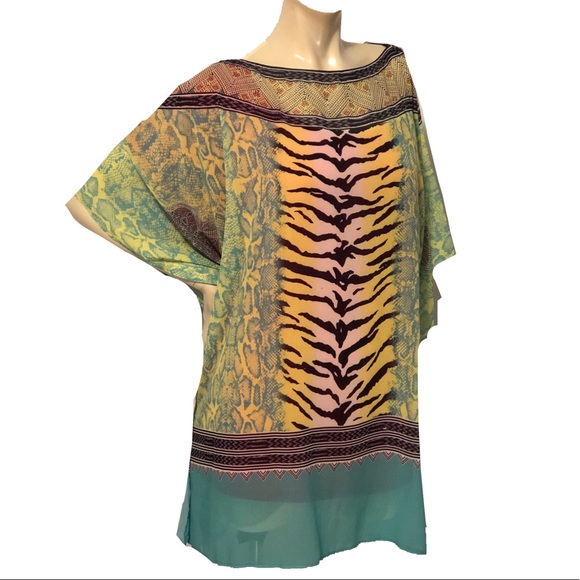 Carmen Marc Valvo Other - Carmen Marc Valvo Short Caftan Cover Up